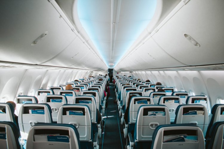 US Airlines uses AI to control aircraft and eliminate plastic to reduce carbon footprint